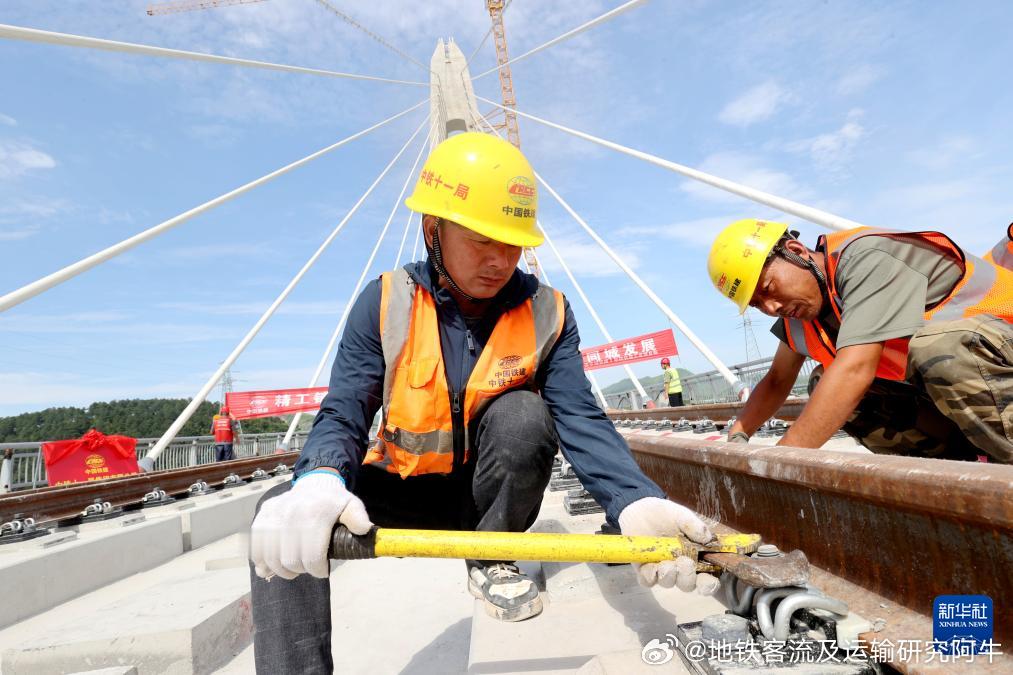 杭州地铁杭州地铁10号线  【杭德市域铁路全线轨道贯通】2026年5月18日，随