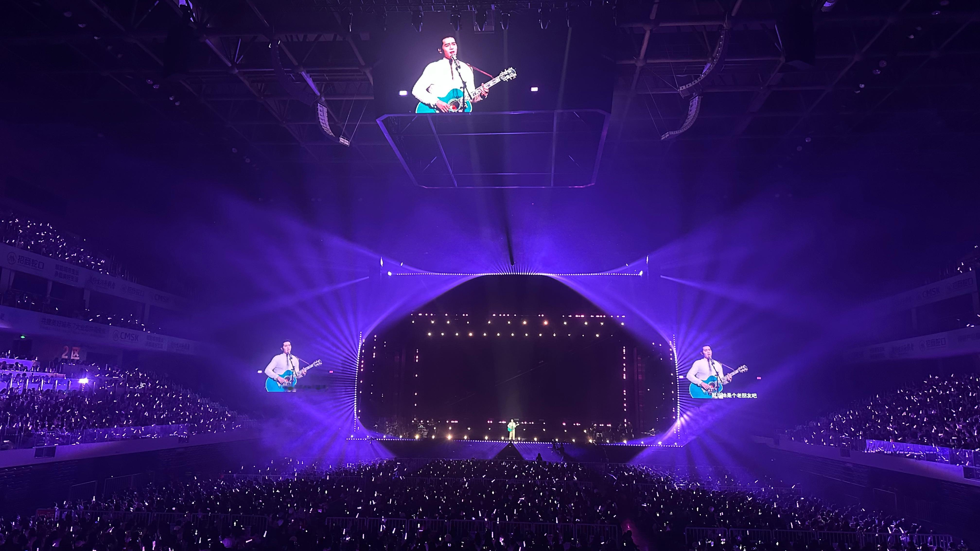 于适yosh于适适诗演唱会 好开心基本上全录下来了，离开合肥的飞机上，从头到尾又