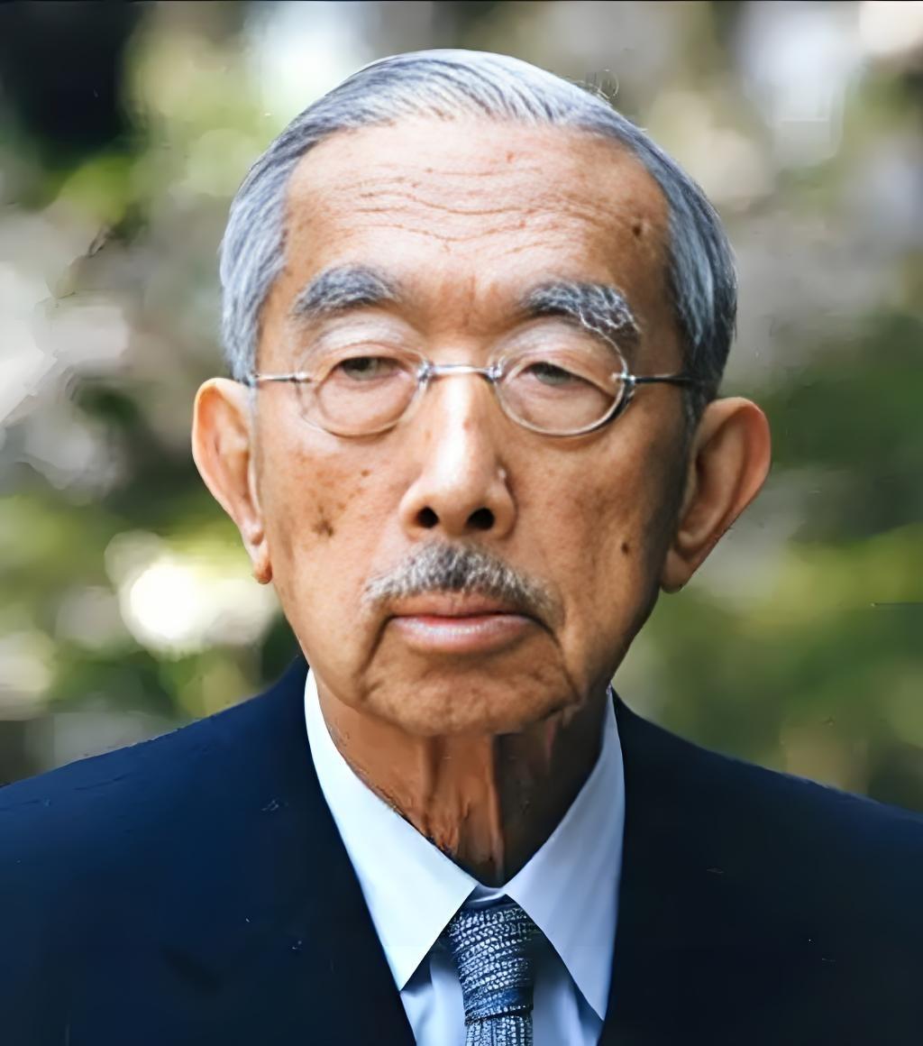 中国人一定要记住，日本的天皇裕仁。

这张脸非常的阴险，丑恶，是个禽兽不如的东西