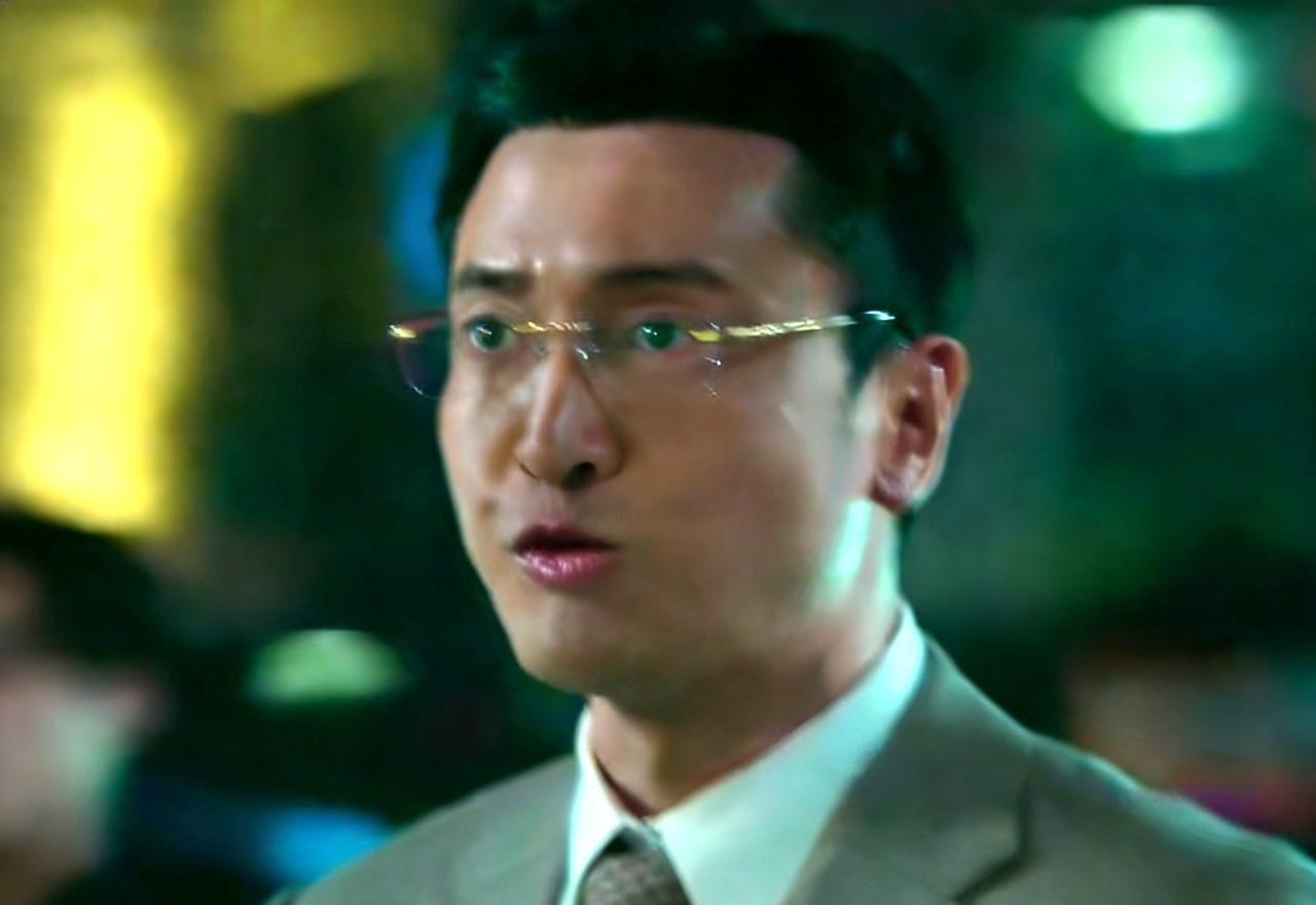 妹妹被打！
刑侦二哥30秒砸门清场！
不报警先出气？
这操作你站谁！
KTV包房