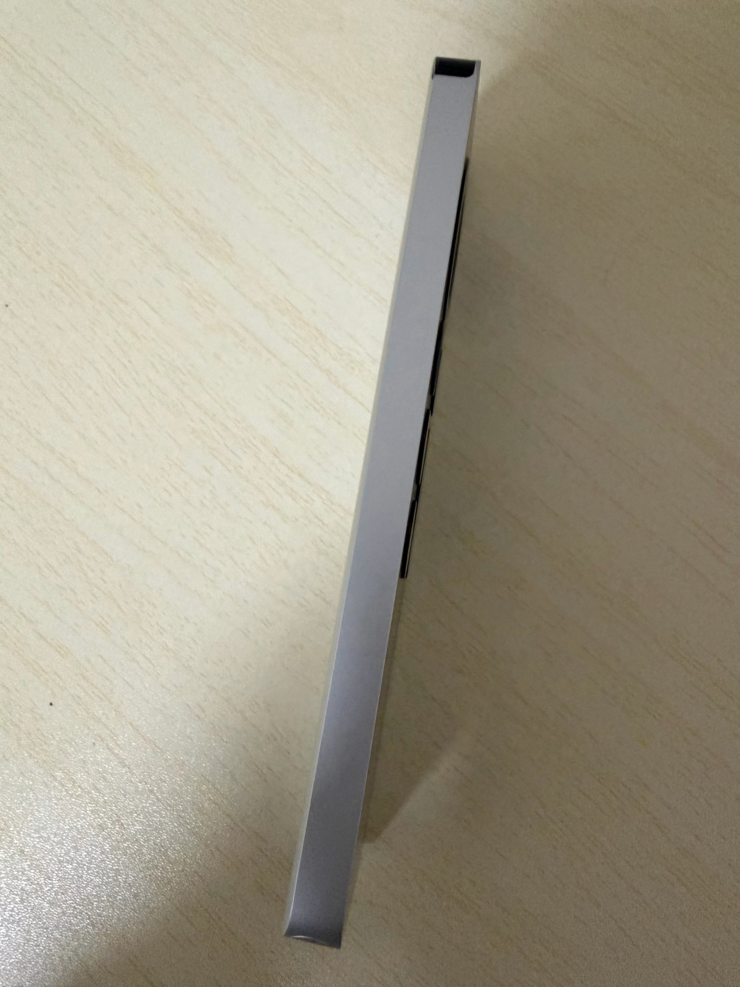 apple tv的遥控器是我见过的最有设计感的 