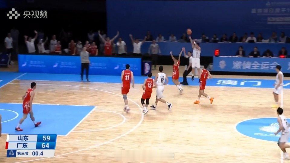 三节打完，广东队64-59领先进入末节金牌最后的决战。