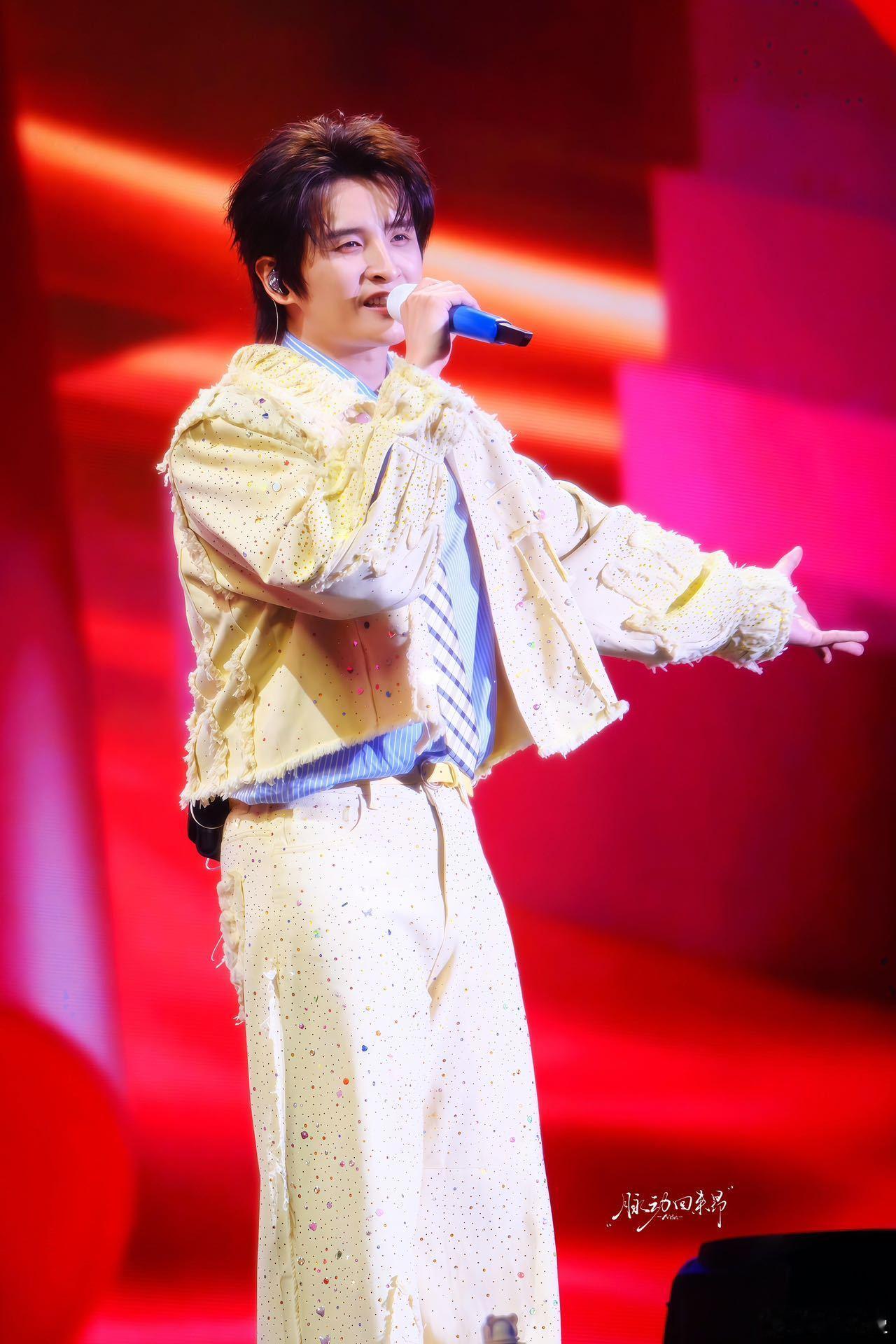 张远粤语遗珠说绕口令是学前班水平，唱粤语歌却是专业级水准，佛山跨年演唱会的粤语舞