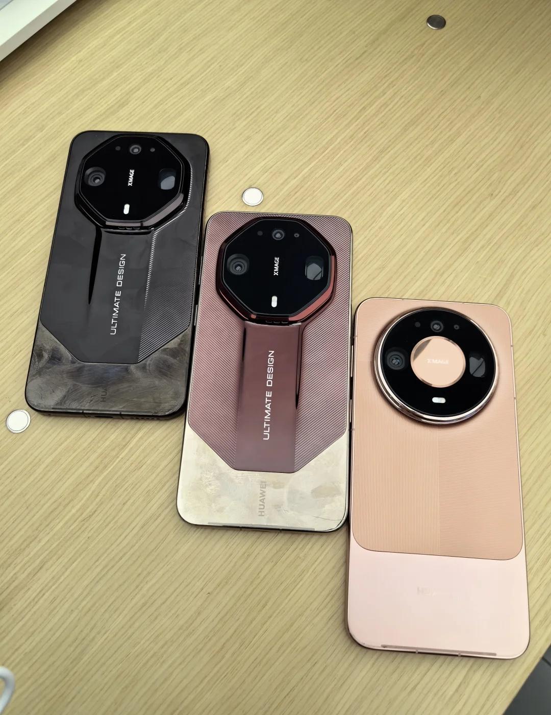 今天来华为体验Mate90，体验感很不错呢，颜色也很好看