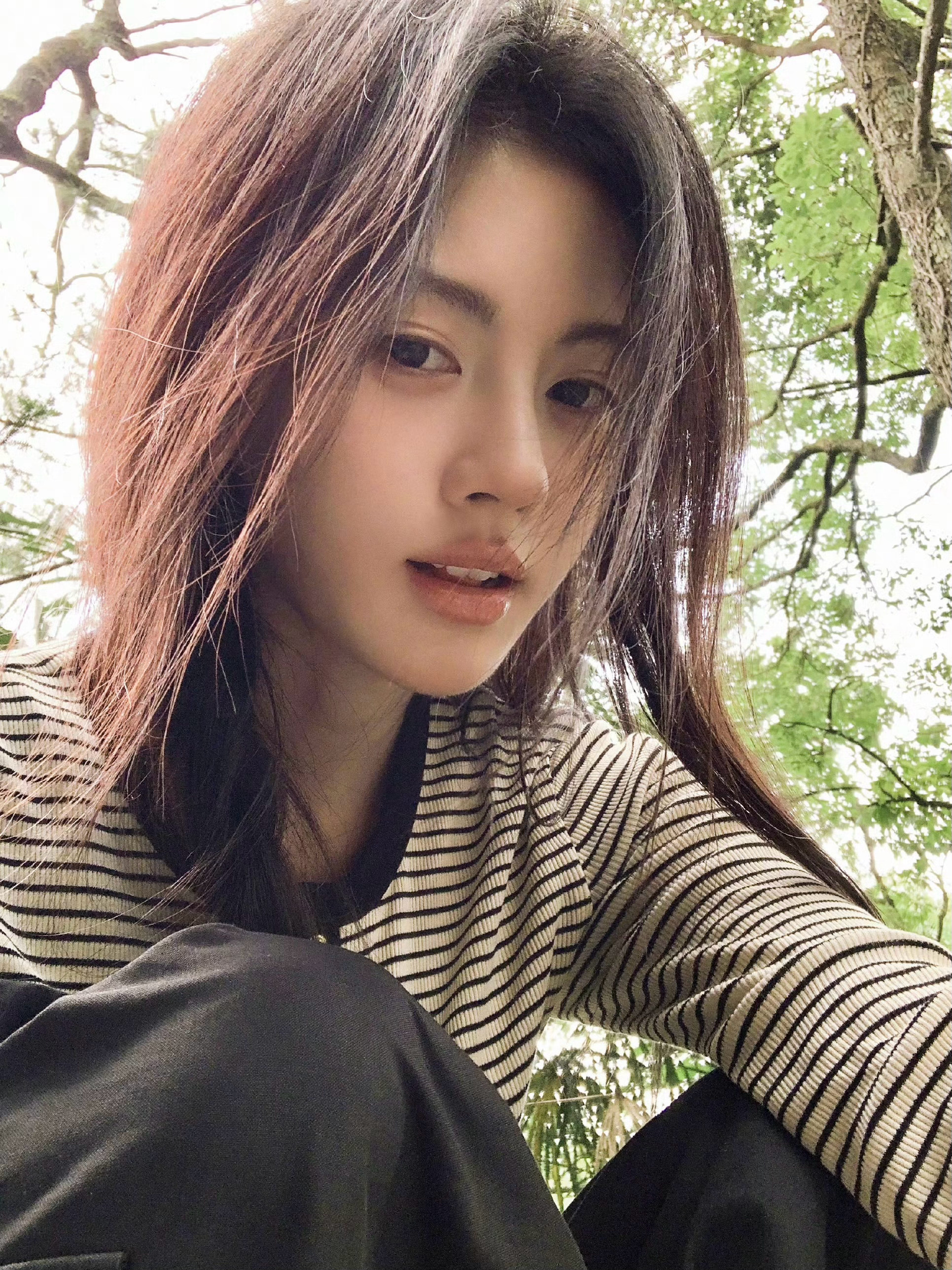 至今仍未可知敬意到底有几件儿条纹上衣 