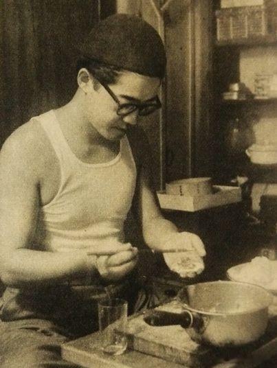 去滤镜看日本 日本作家安部公房幼年在伪“满洲国”度过，应该会讲中文，但他的作品极