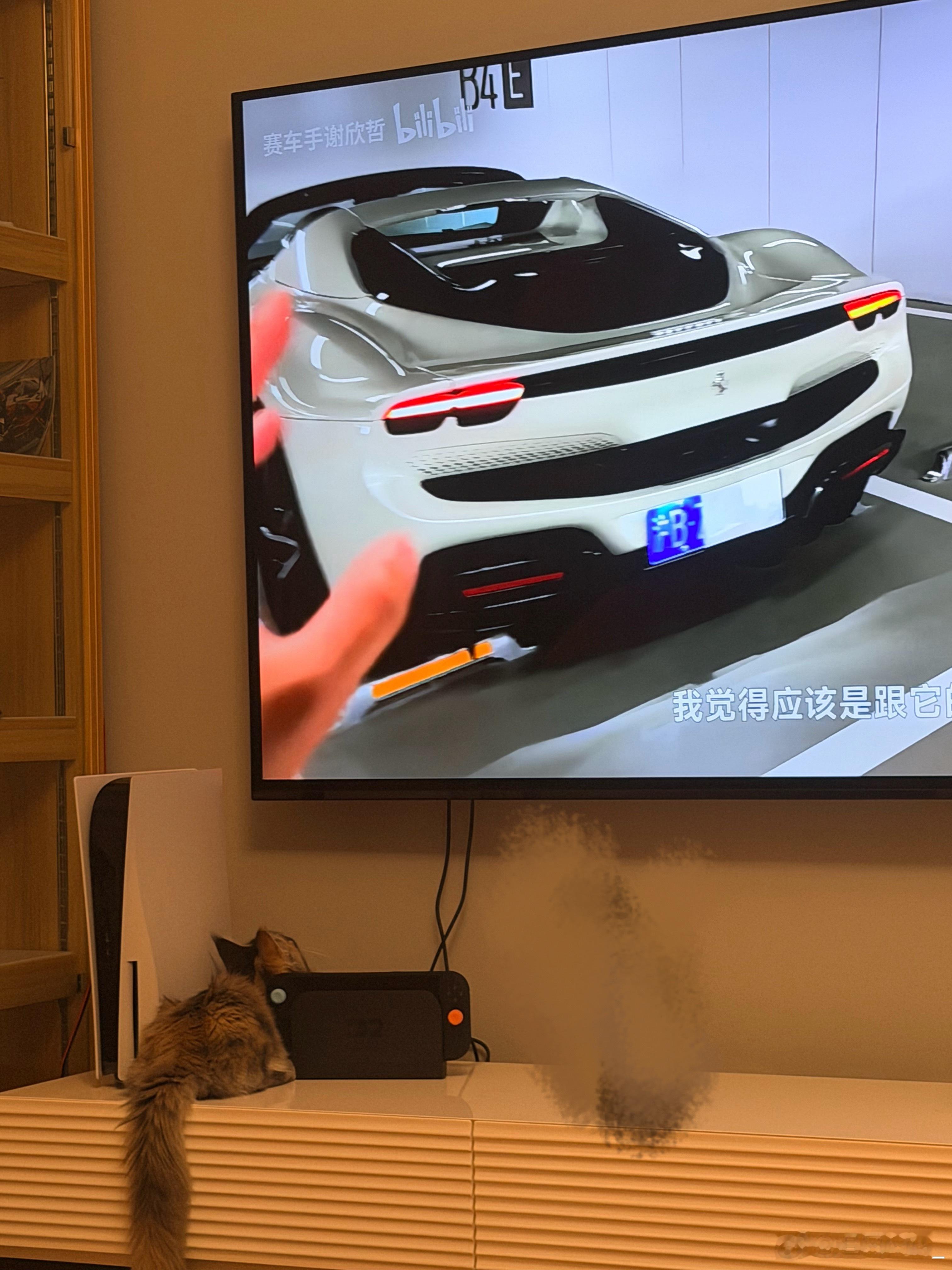 mia聊f1 全家一起学习！ 研究一下 “小v12”太想借一台来开一下了