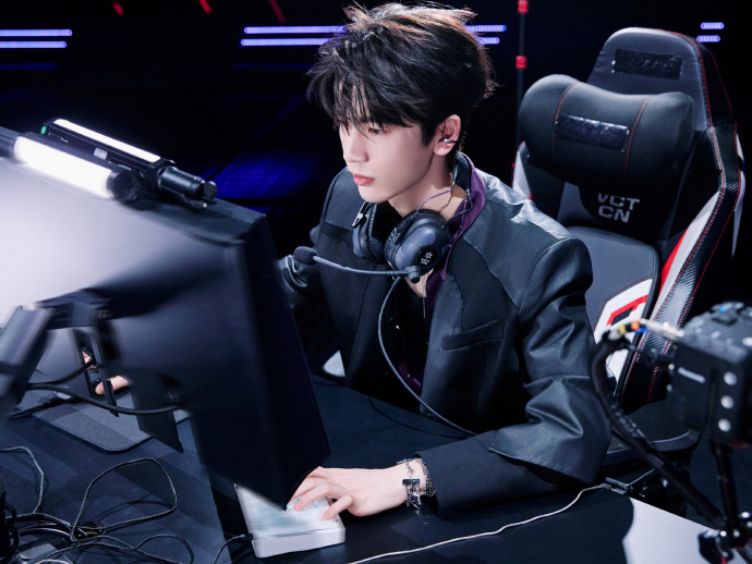 以后电竞男主按张凌赫这张脸的标准来