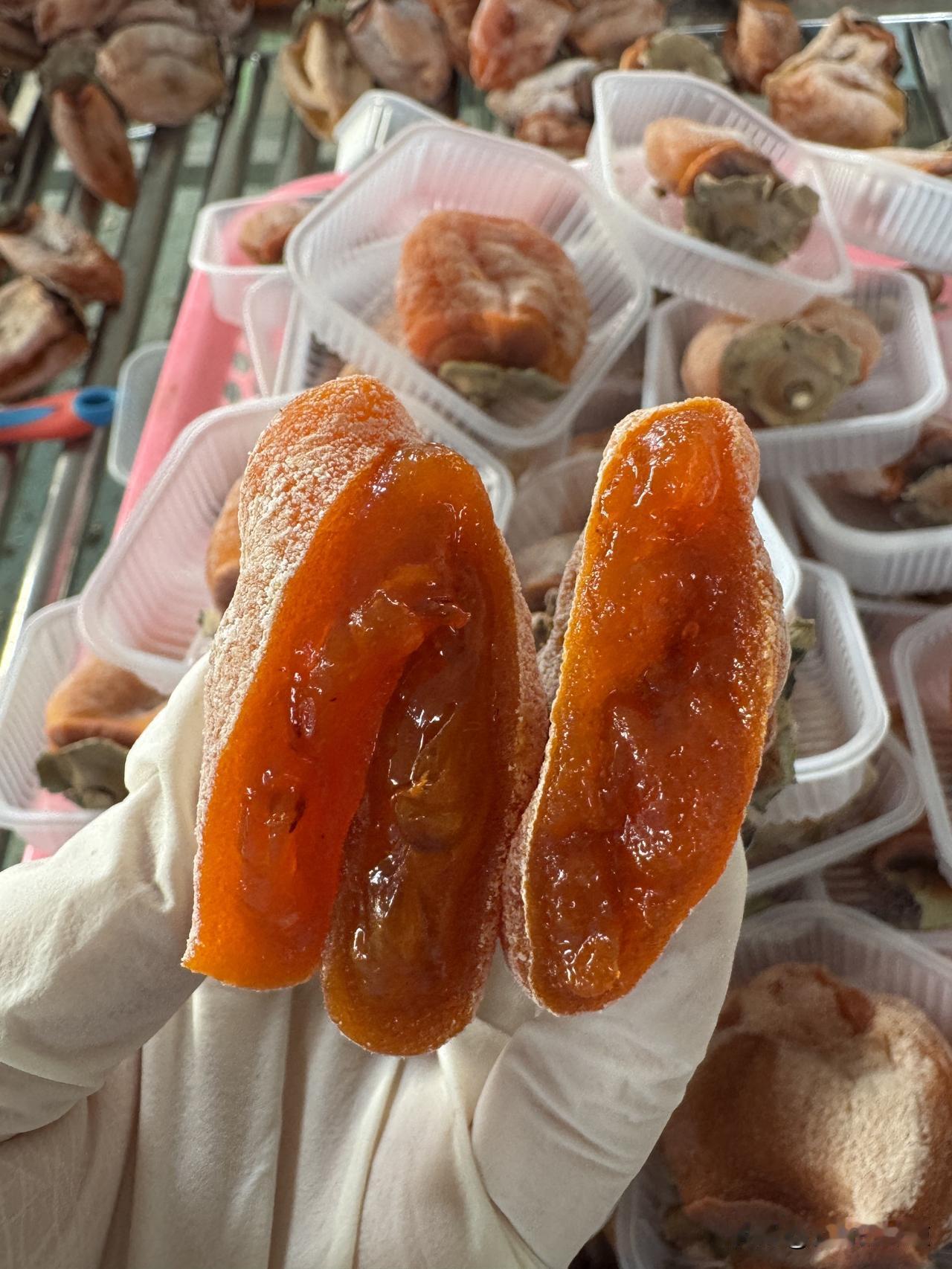 今年的富平柿饼来了哈！
虽然比别人晚了一个多月才开始上架，但这份等待是值得的！