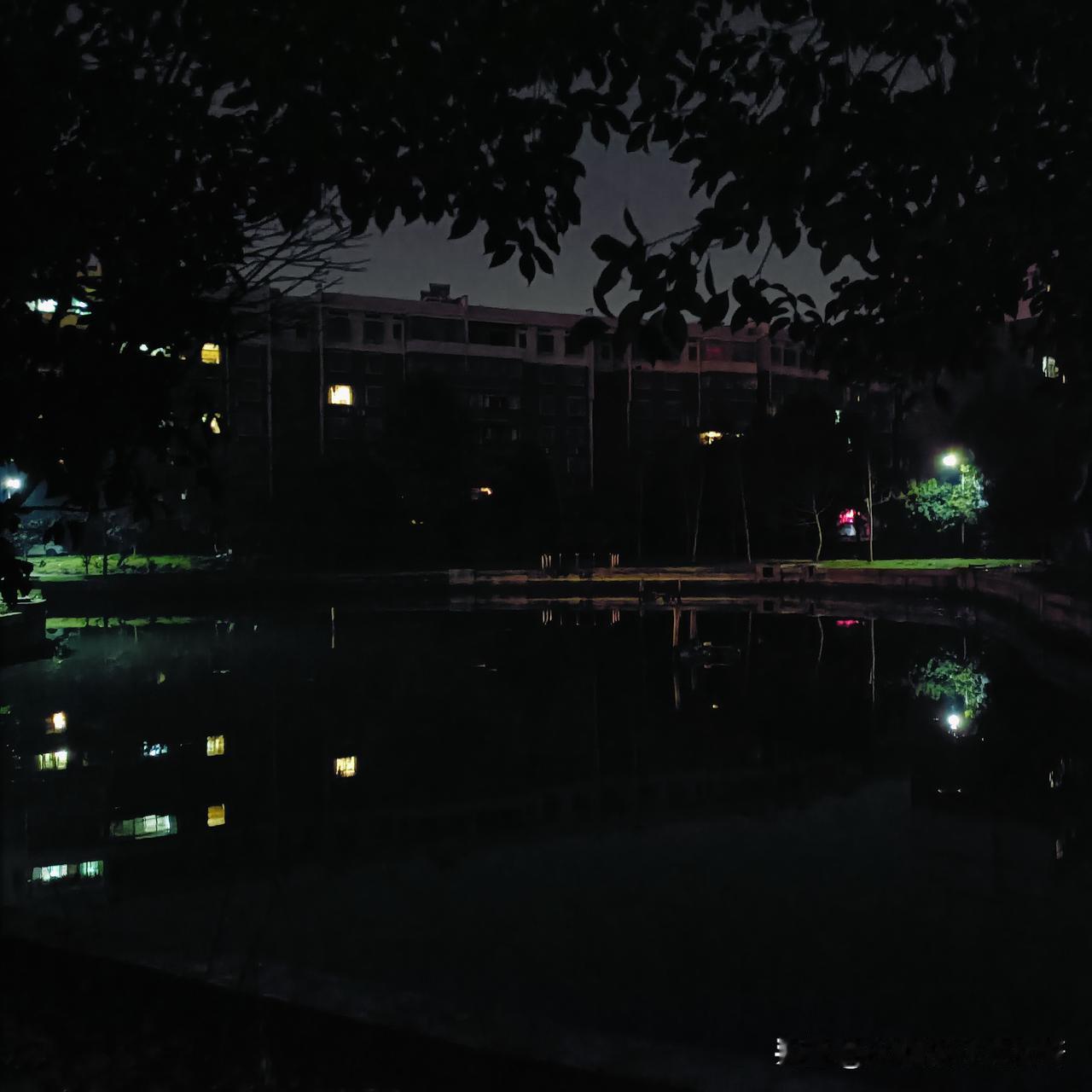 记住
除了身体是自己的
其他都不是你的
健康第一
所以呀
请各位老己
保持好心态