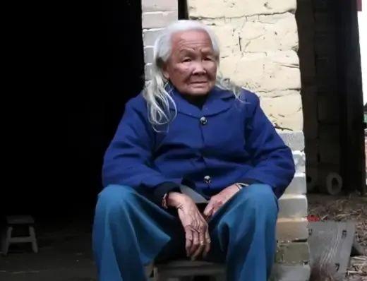 “九旬老人死了6天，躺在棺材里又复活了！”2012年，六楼村五保老人“过世”，邻