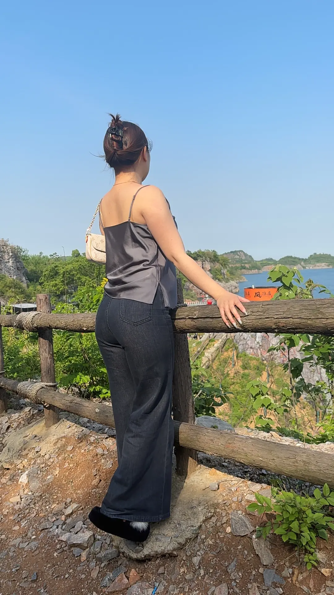 经济独立很重要，没有人会爱上纯粹和一无所有的你 每个人都在衡量你的价值