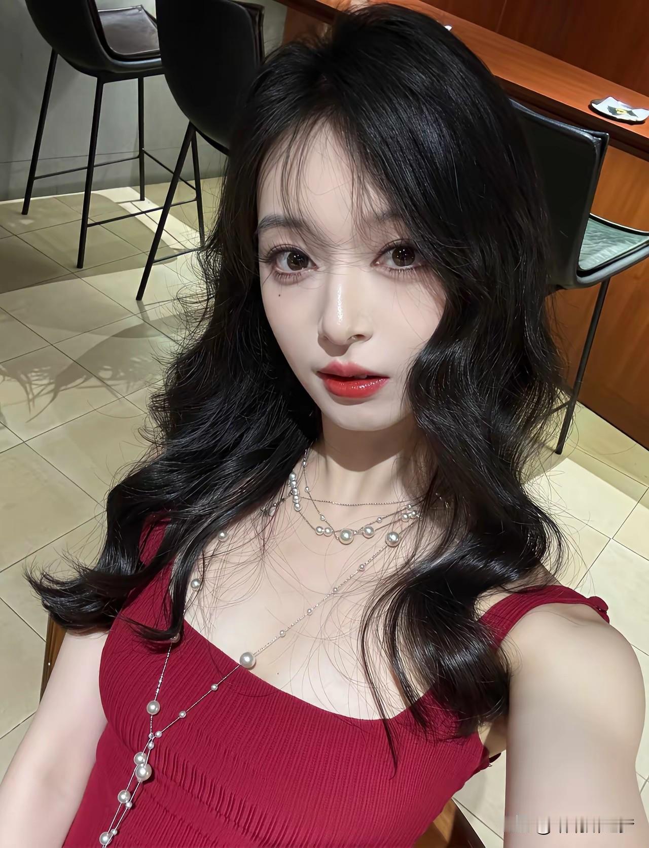 如今，人们沉迷于手机，在某种程度上，就如同《红楼梦》里贾瑞痴迷于风月宝鉴一般，耽