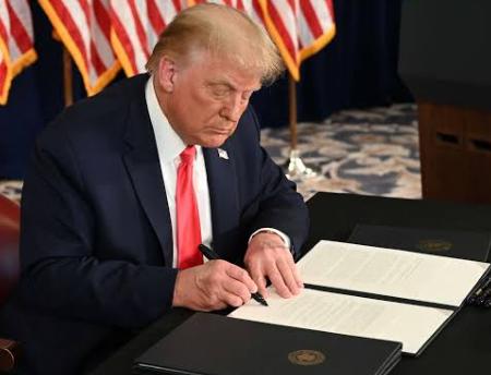 特朗普做出一个不寻常决定！美国总统特朗普已下令所有美国国旗降半旗，以悼念逝世的参