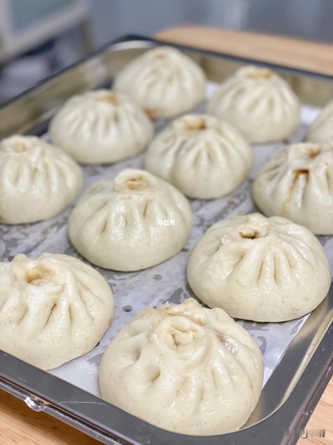 家常面食千千万，包子和饺子都是咱们老百姓餐桌上最经典的美味！如果非要二选一，我真