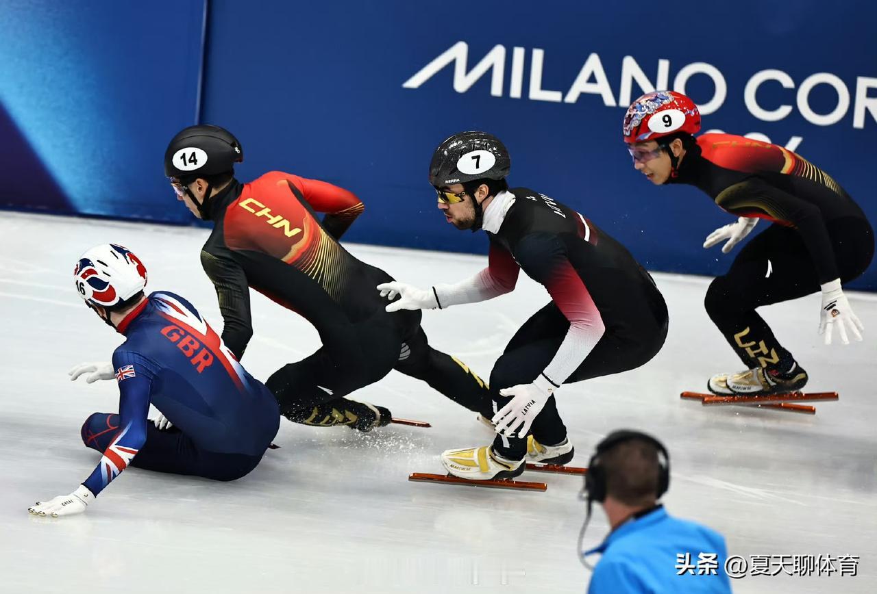 悲壮一幕！英国队的特雷西，我真的恨啊！你自己摔倒就算了，为啥要一下子带倒我们中国