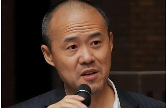 原来王石家产最大赢家，不是有孩子的田朴珺，而是不露面的大女儿 