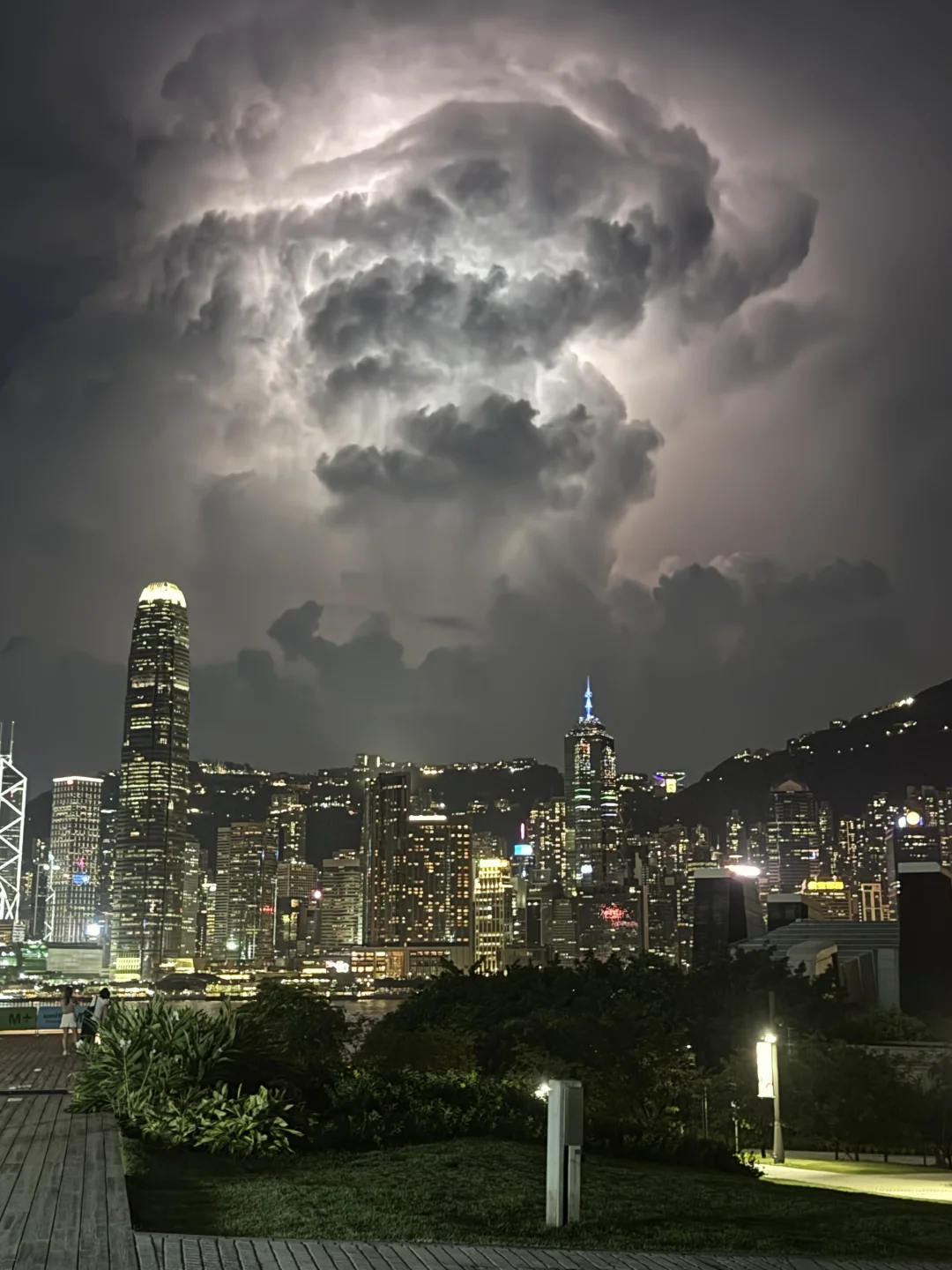 🇭🇰在西九龙看了场超绝闪电秀⚡️