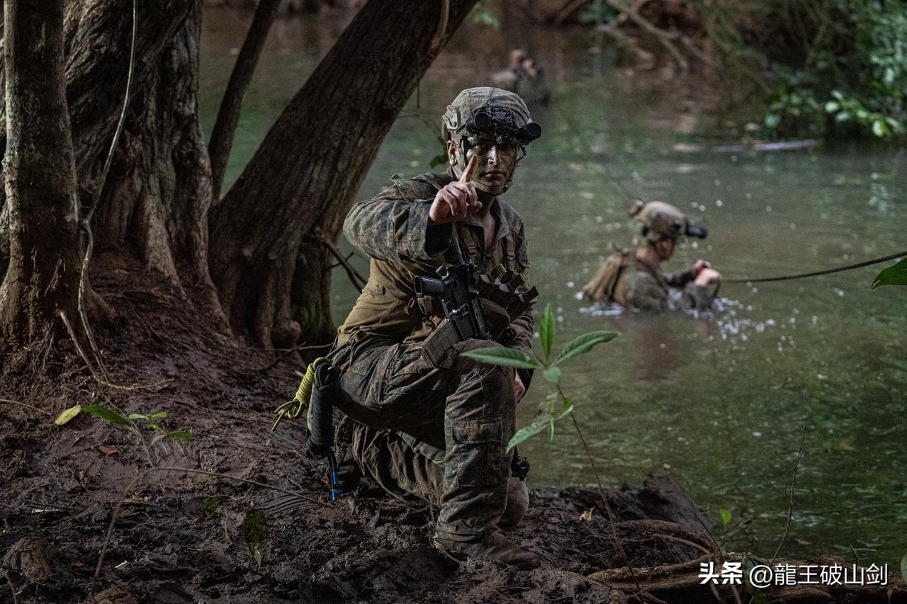巴拿马怎敢不听话？美国战争部长赫格塞思参观位于巴拿马的美军丛林作战训练中心，这里