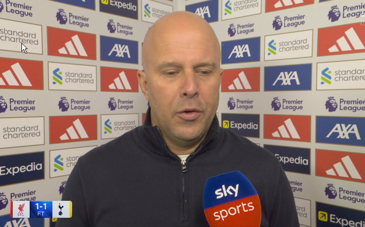 又是在最后时刻，又是在我们自己错失进球机会之后，我们又一次带着令人失望的结果离场