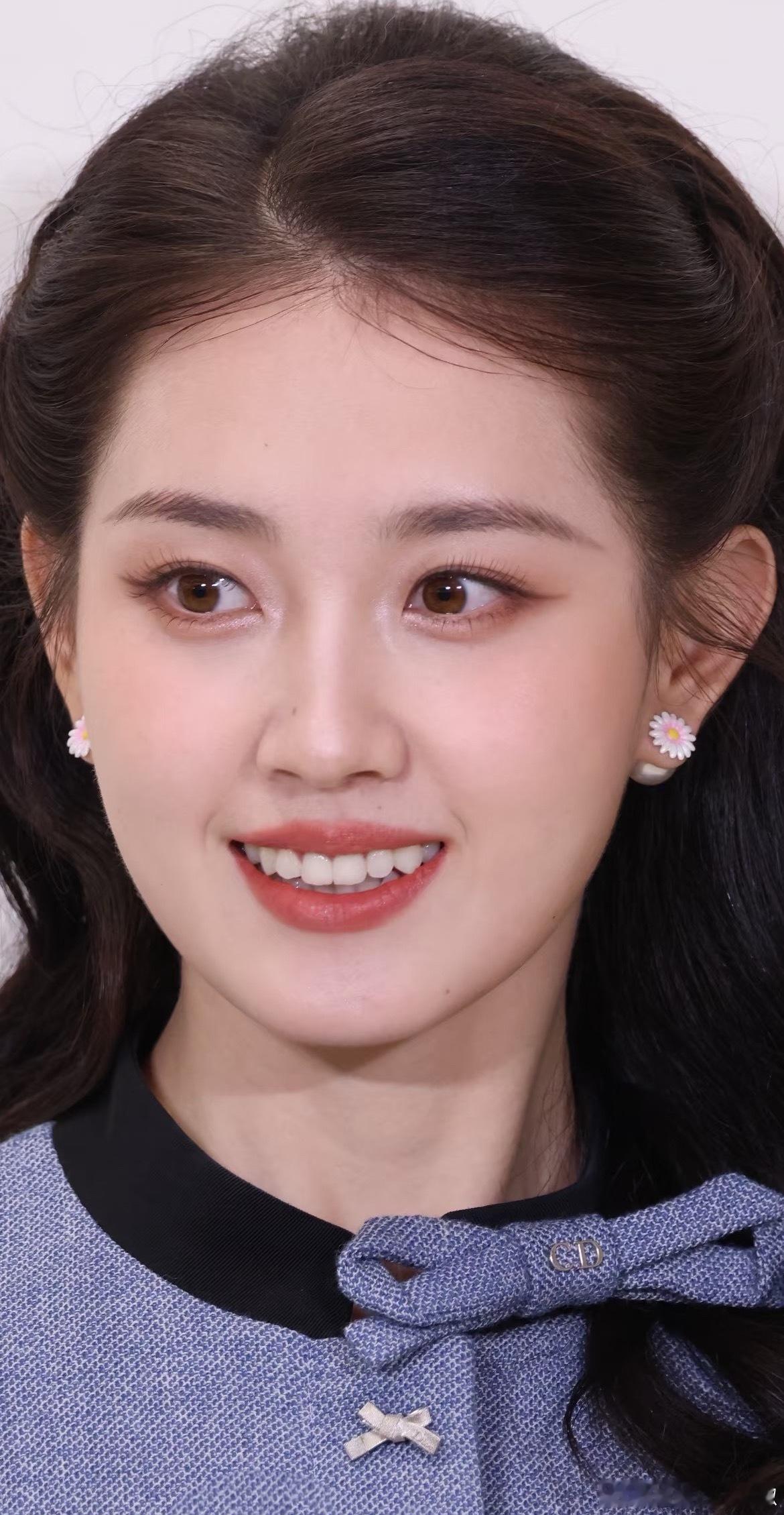 路人看看，短国顶流这算不算大美女？ 