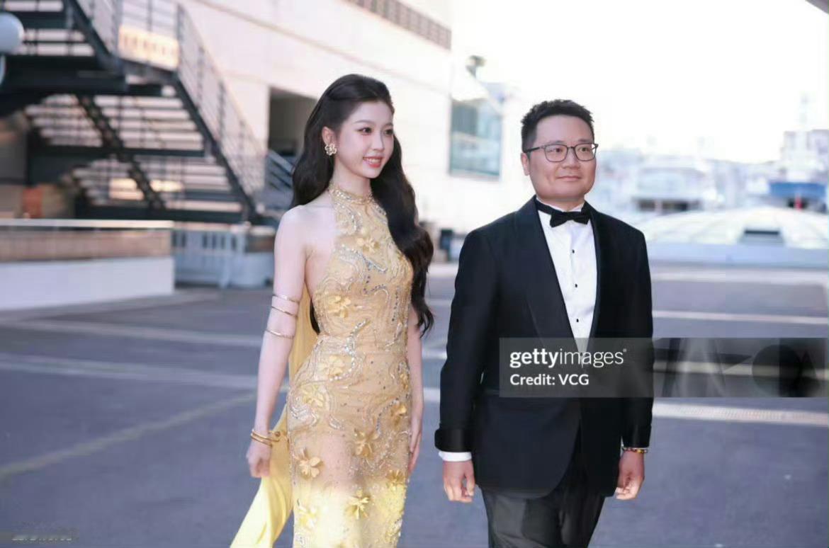 扛住了G社镜头的欣欣子虞书欣戛纳生图