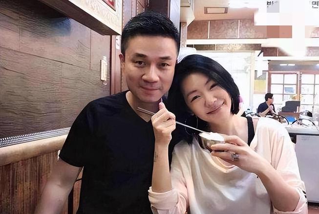不少网友发现一个明显变化，曾经常年传出各类争议、很少陪伴家人的许雅钧，如今彻底回