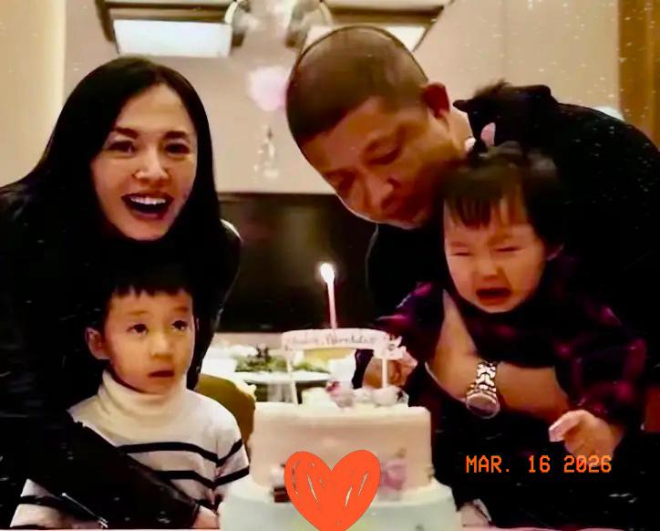 姚晨离婚官宣，
最圈粉的从不是体面散场，
而是
这对父母藏在细节里的育儿智慧！1