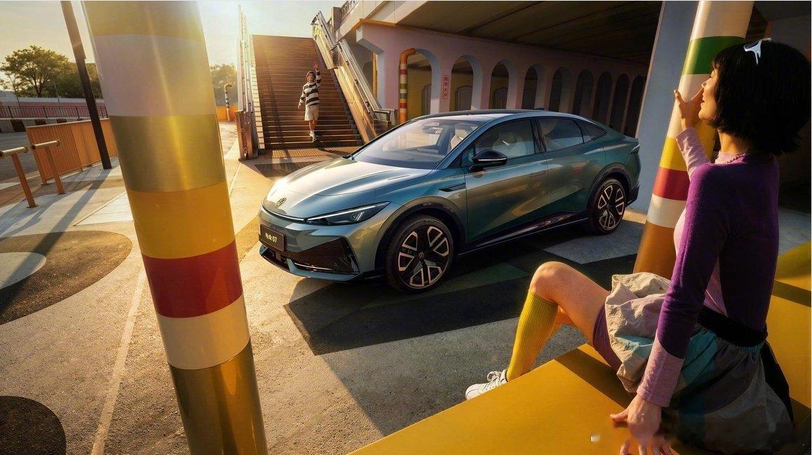 十万级智能纯电轿跑新高度十万元级买电车，大部分人在意品牌，可靠度，好不好开！与众