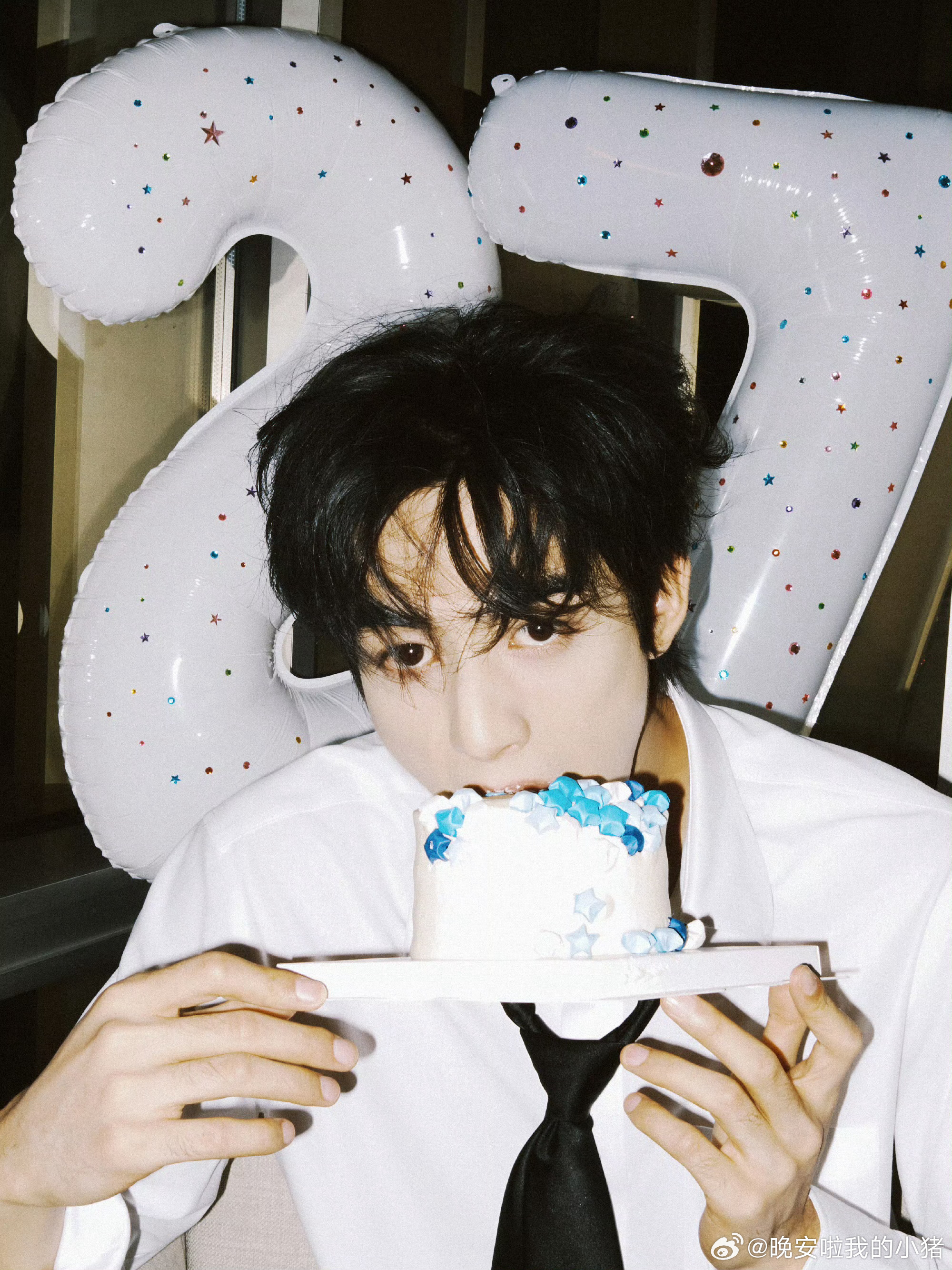 宋威龙27岁生日照 