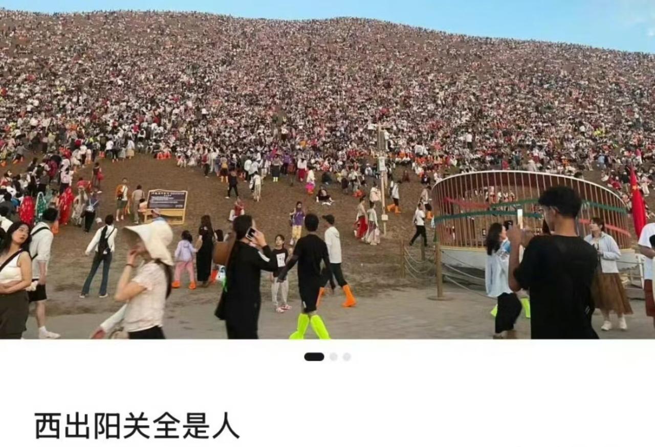 因为兜里没钱，所以国庆节没有出去玩。
如今想想，我反而是因祸得福了。
看网友在网