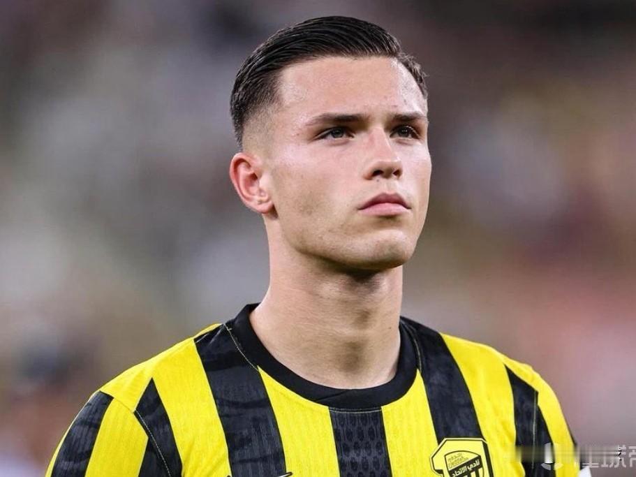 山东泰山报价前米兰后卫西米奇造拒…据外媒报道，山东泰山向前米兰后卫西米奇开出租借