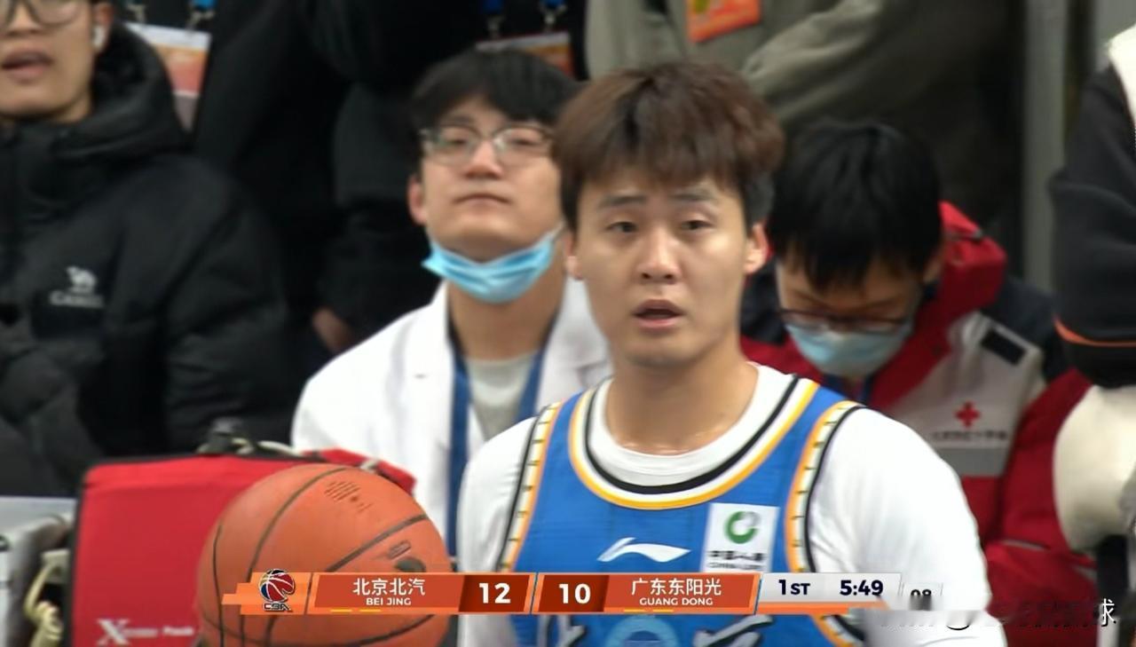 北京北汽当家控卫赵睿的控场能力真是太强了！在今天北京北汽主场以105：74大胜广