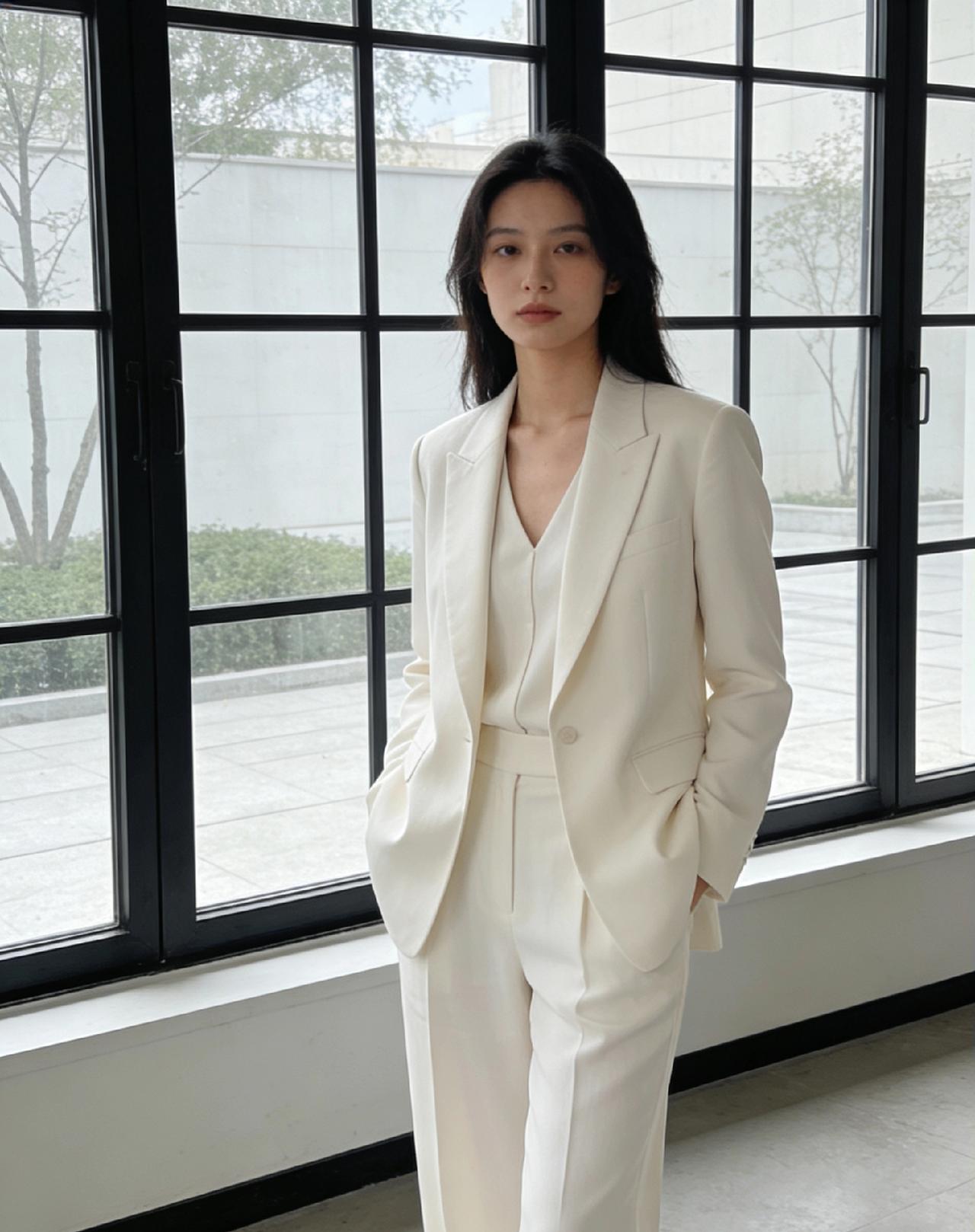 高级气质风，不是满身大牌堆砌，也不是用力凹造型，而是一种藏在细节里的松弛与分寸。