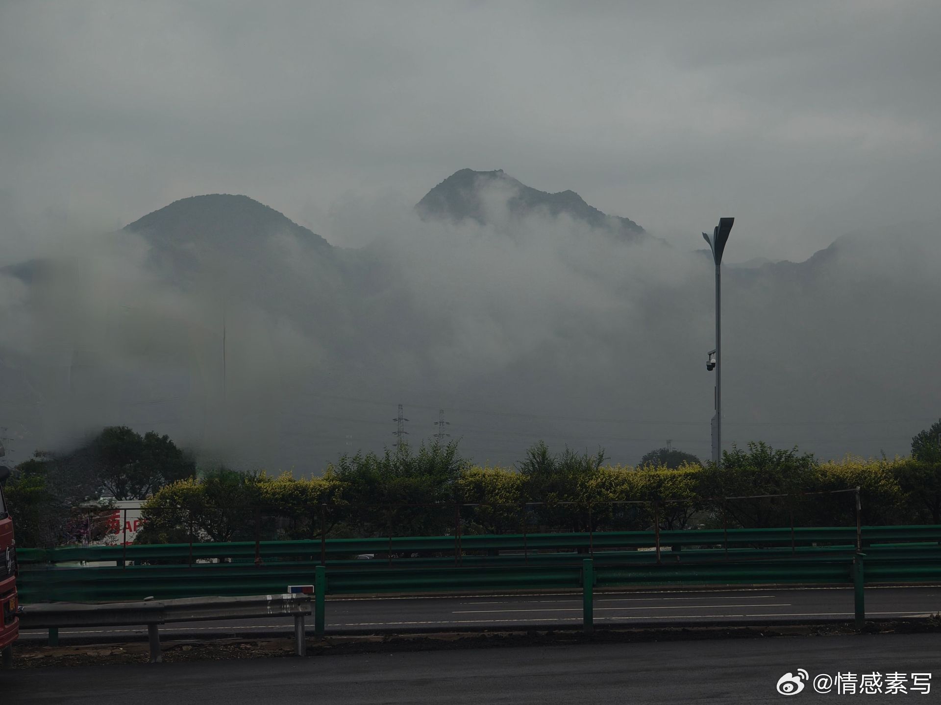 成年人散场,是无需言说再见的。一次心有灵犀的不再回应,一次观点不合后的相对无言，