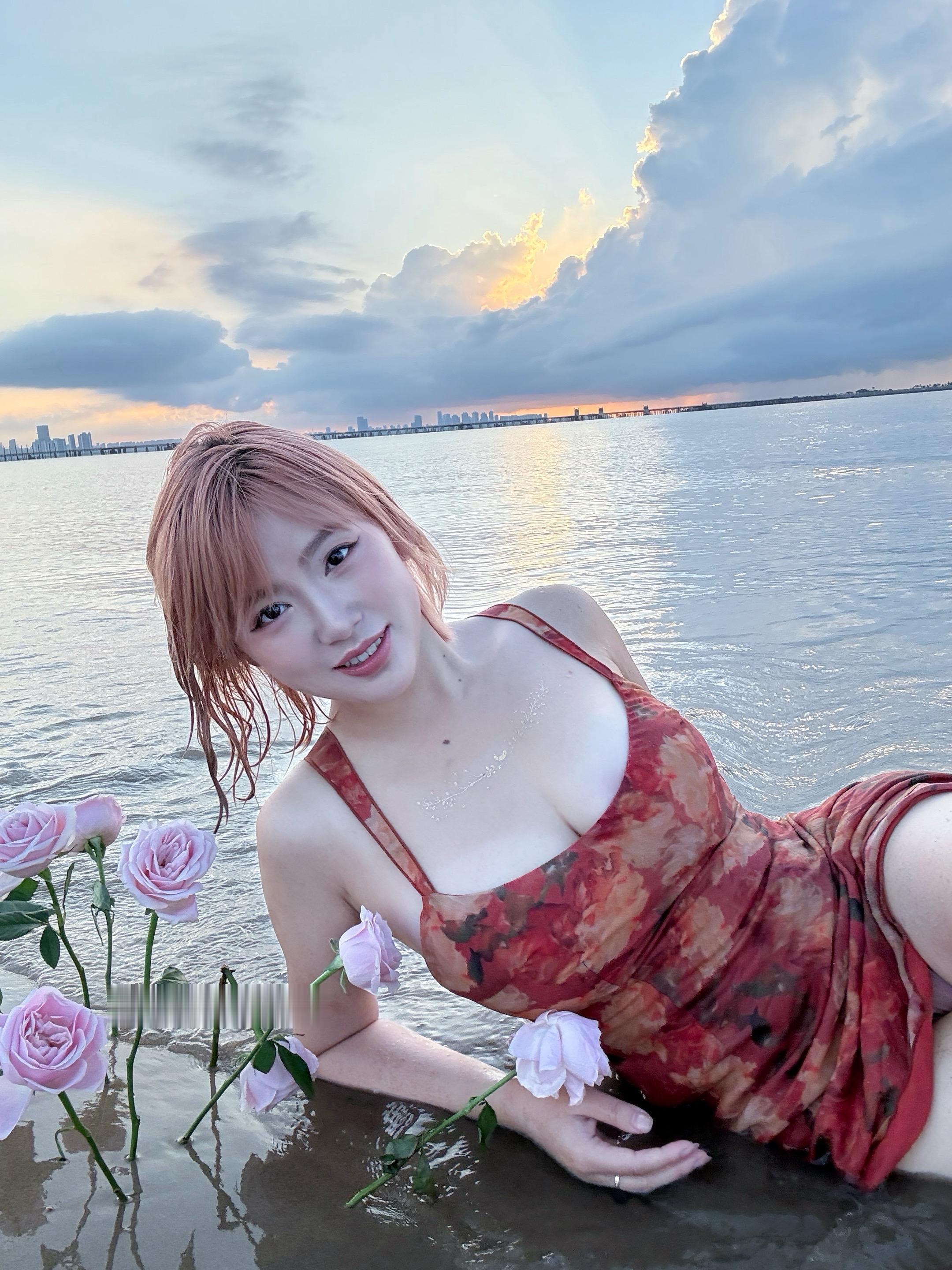 那一刻，让我沉浸于海里🌊。  🏝