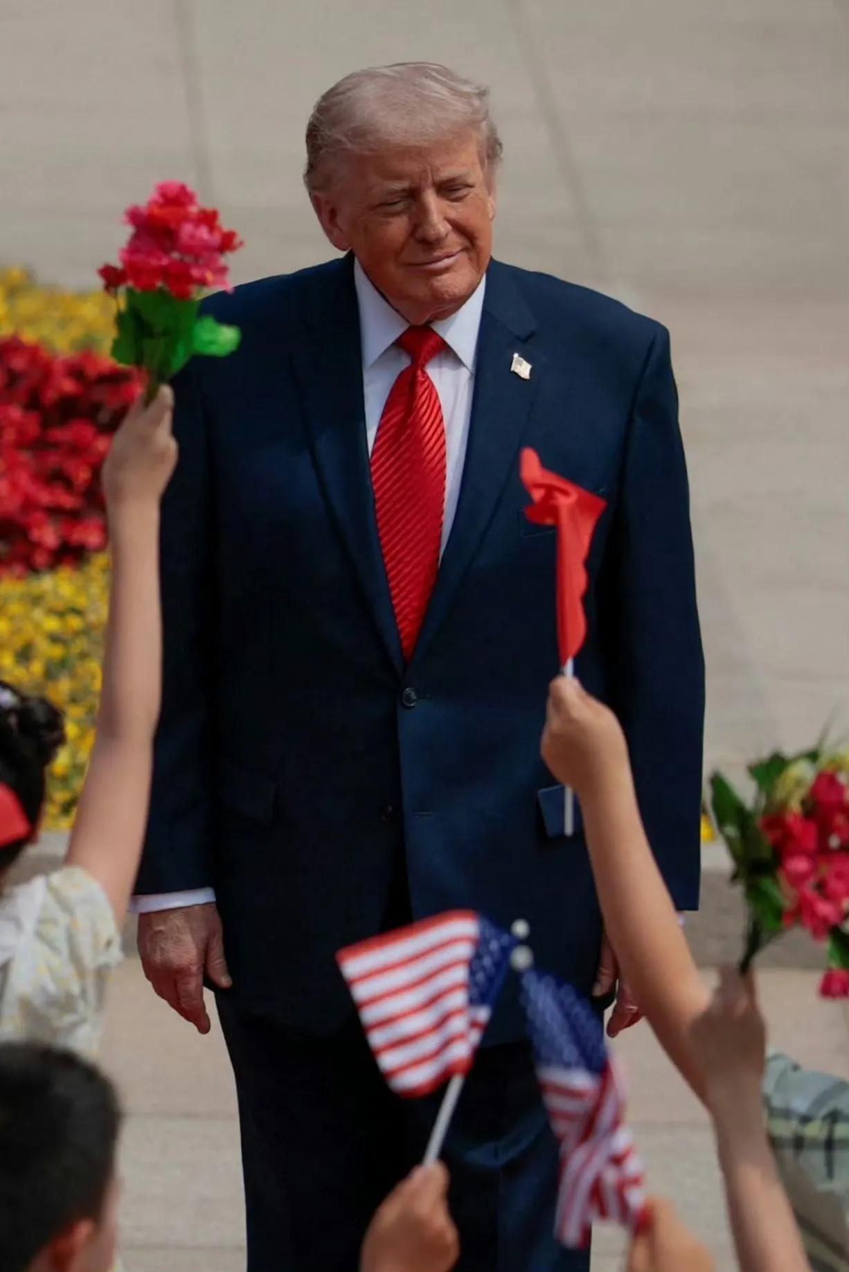 美国总统特朗普这次来华访问，全程保持着良好的外交礼仪，没有任何即兴发挥，讲话也是
