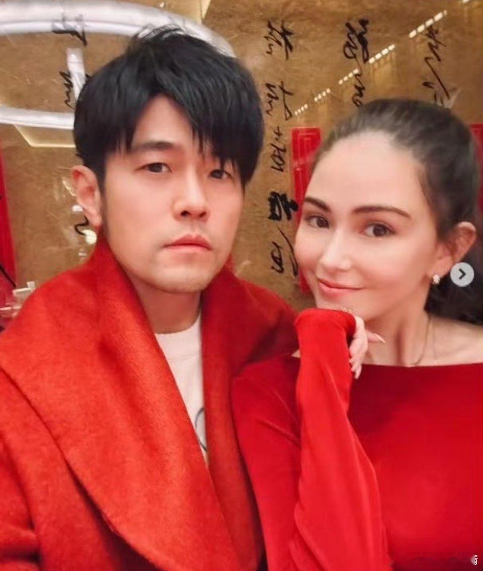 昆凌前三胎都是剖腹产普通人让老婆这样早就被喷了，因为老公是周杰伦，所以…… ​​