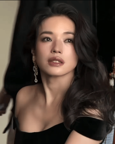 我都毕业了怎么舒淇还长这样啊，这个面部状态，没有任何松弛下垂，能营业到70！ 