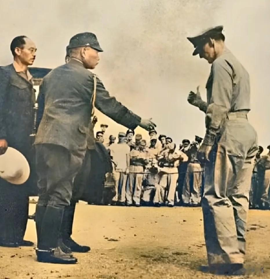 1945年8月19日，河边虎四郎被派到盟军总部菲律宾马尼拉跟美军商谈投降事宜河边