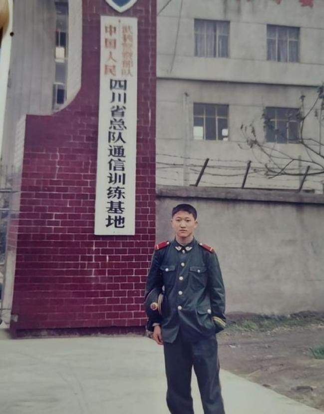 2006年，3名壮汉挟持一名18岁女学生。途中，女学生求助同车的武警战士。谁知，