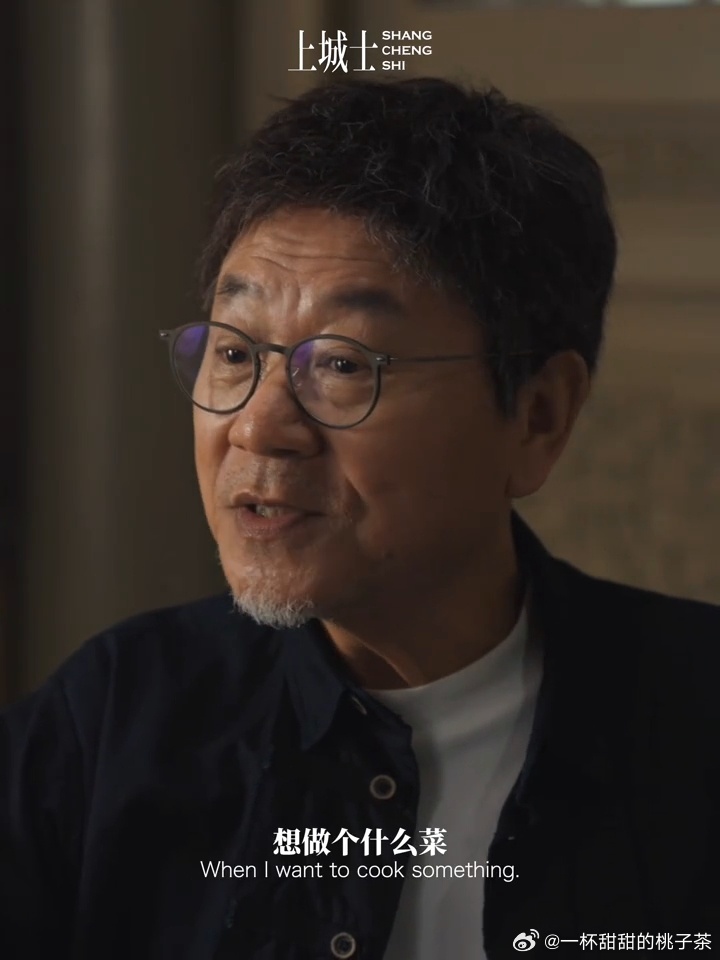 范伟还是太潮了谁能不被范伟惊艳到！跳出传统拍摄思路，携手机器人开启游园之旅，新旧