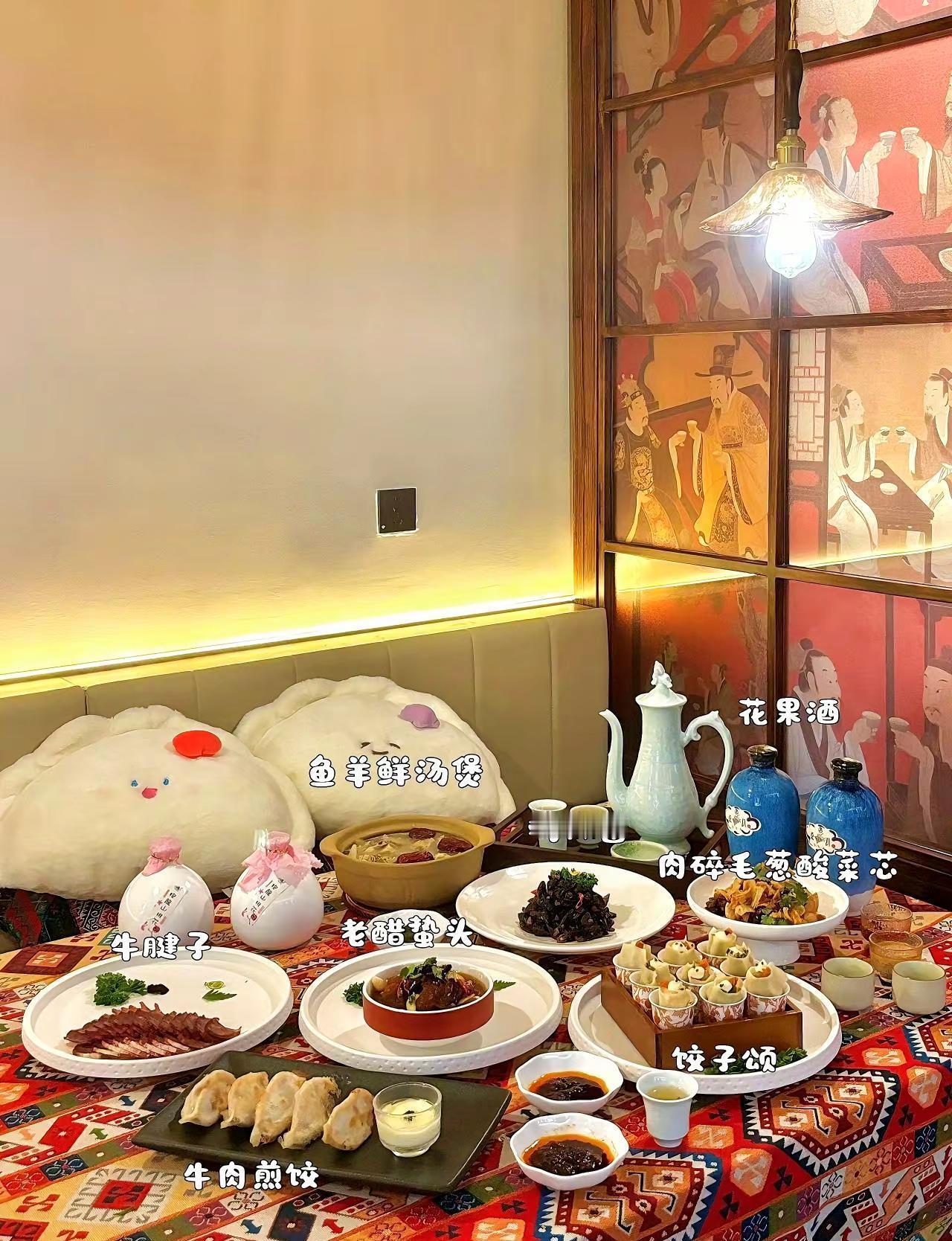 把饺子做成盲盒，长春这家酒馆有点“野”。
松茸鲜虾、海珍、土匪卤牛肉全包进一张皮