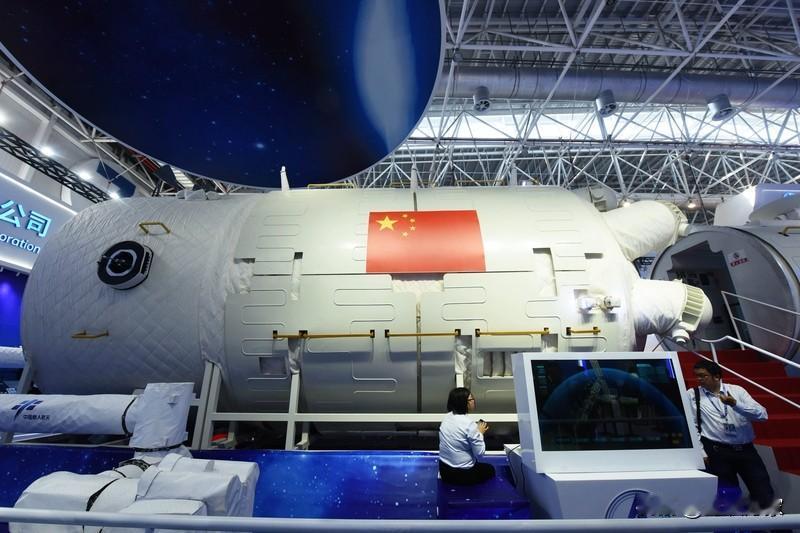 太空看似宁静，实则暗流涌动！你能想象太空中有个“不速之客”，两次危险靠近咱们的中