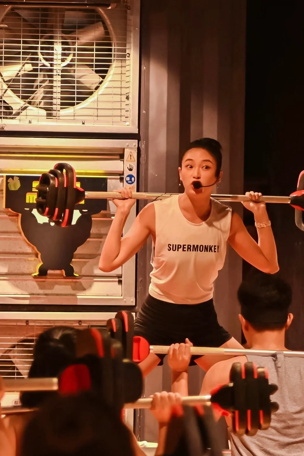 不是…我现在真的很疼😭