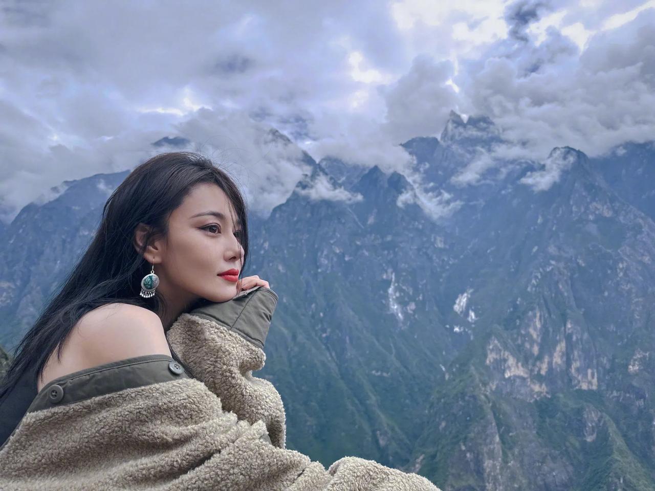 张馨予不拍戏改做旅游博主了吗？最近一直在发布旅游的照片啊！而且一张比一张美，风景