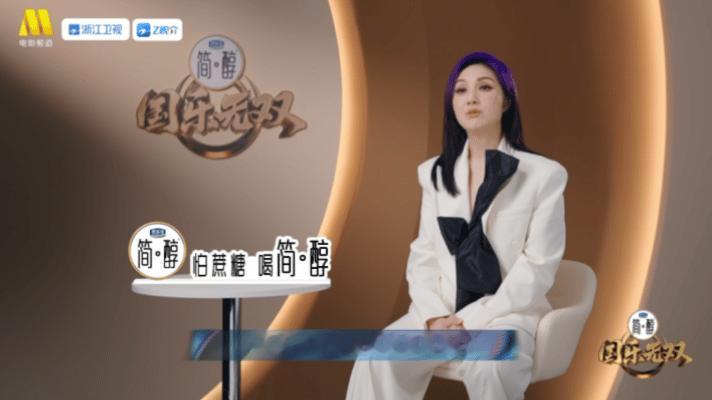杨千嬅发长文谈改编舞台从聆听原版到粤语全新改编，长文记录改编初心，歌声释怀旧时光