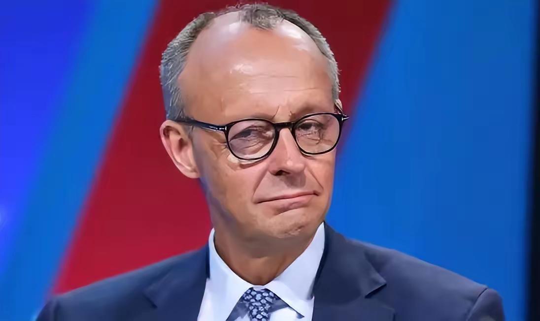 欧洲议会代表团即将访华，却曝出一则荒唐闹剧：

所有出访议员需携带一次性手机，私