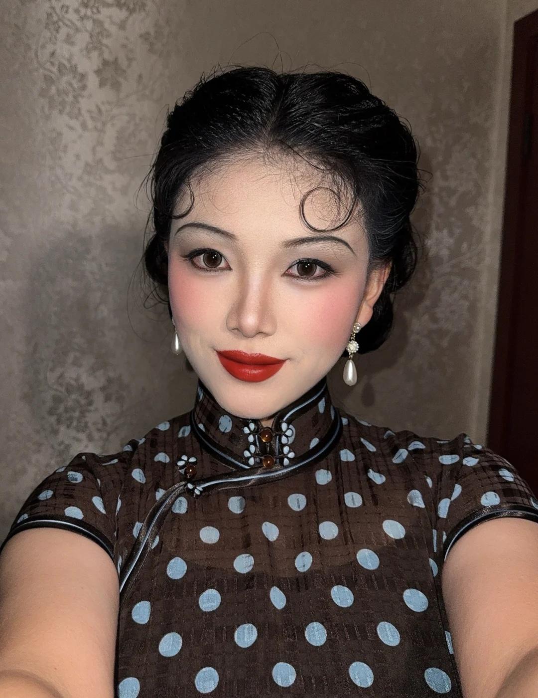 旗袍女郎爱自拍
旗袍 复古 民国风 限时赏味