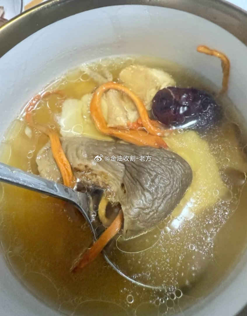 老婆煲的鸡汤能消除我一天的烦恼和疲惫